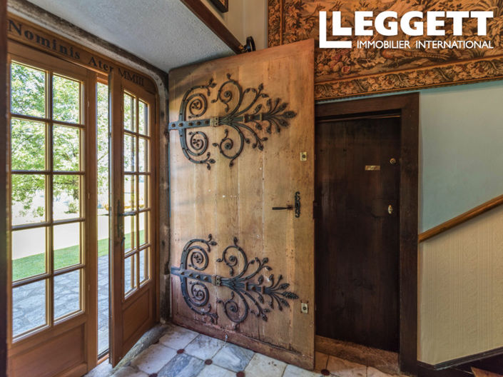 Image No.2-8 Bed House for sale