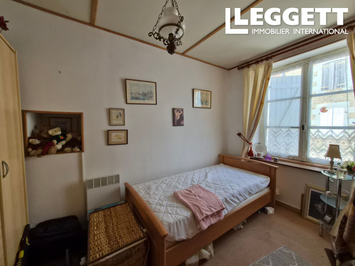 Image No.10-3 Bed House for sale