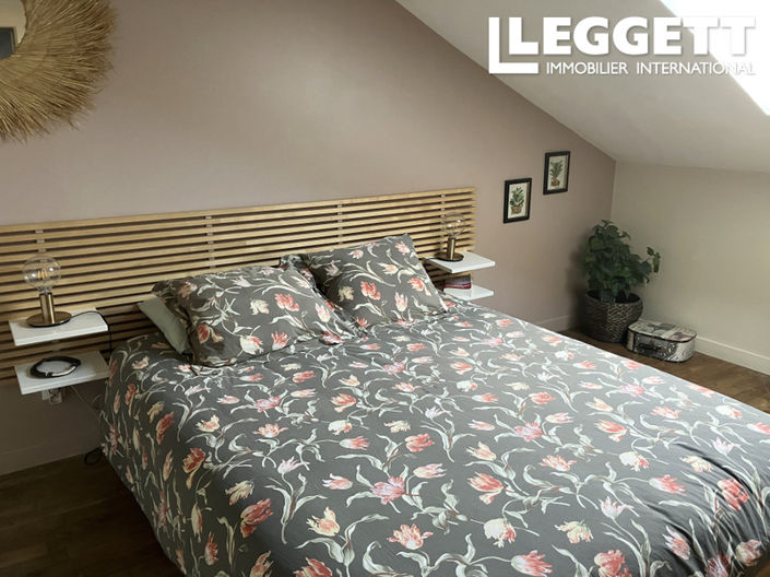 Image No.10-3 Bed House for sale