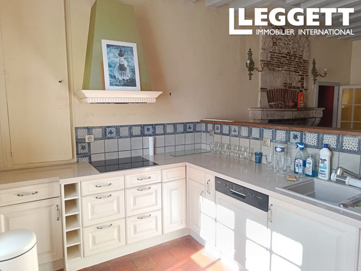 Image No.8-5 Bed House for sale