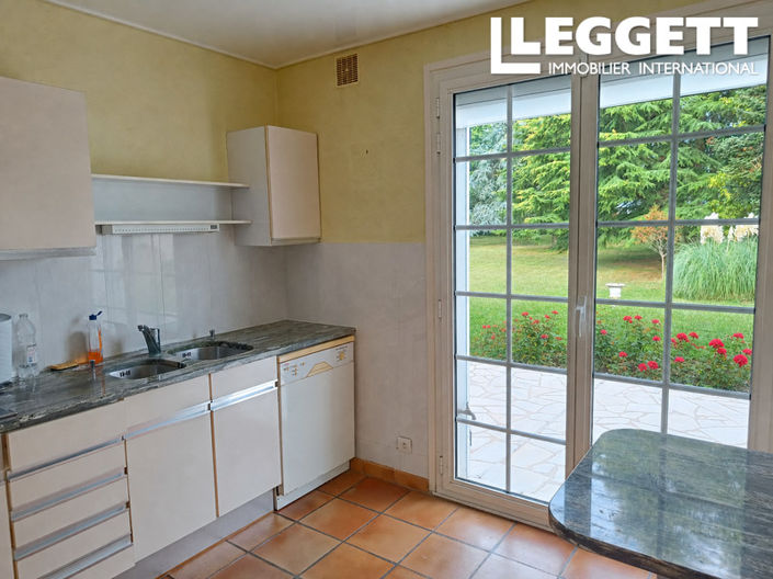Image No.8-6 Bed House for sale