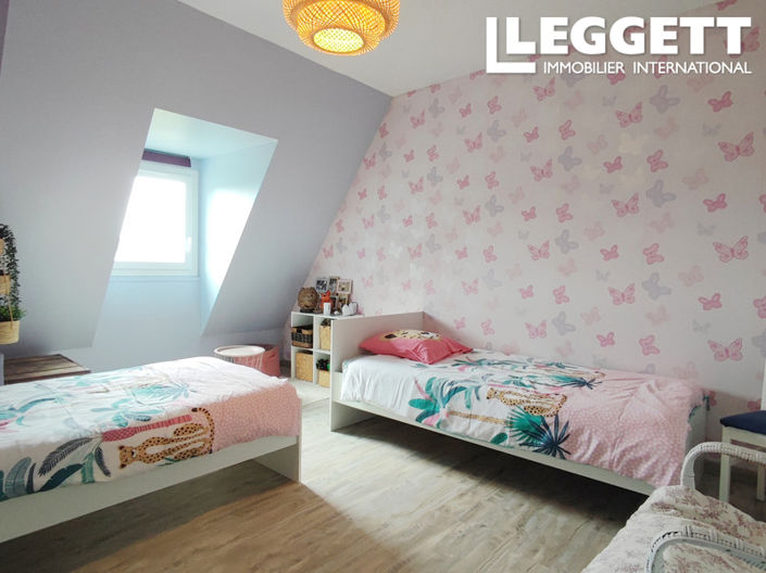 Image No.8-4 Bed House for sale