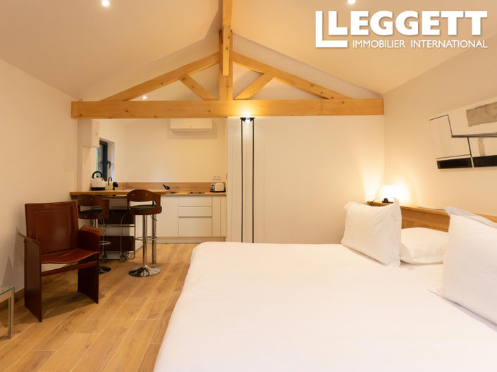 Image No.9-6 Bed House for sale