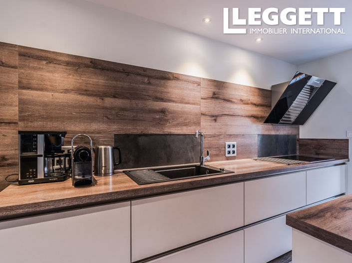 Image No.8-3 Bed House for sale
