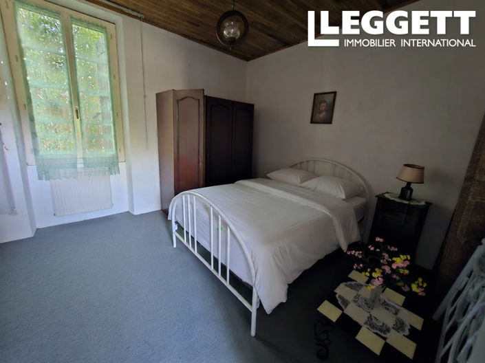 Image No.10-3 Bed House for sale