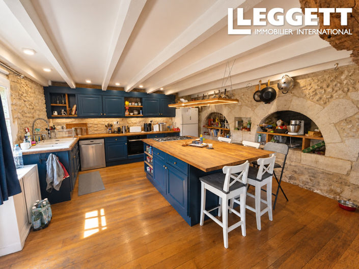 Image No.8-12 Bed House for sale
