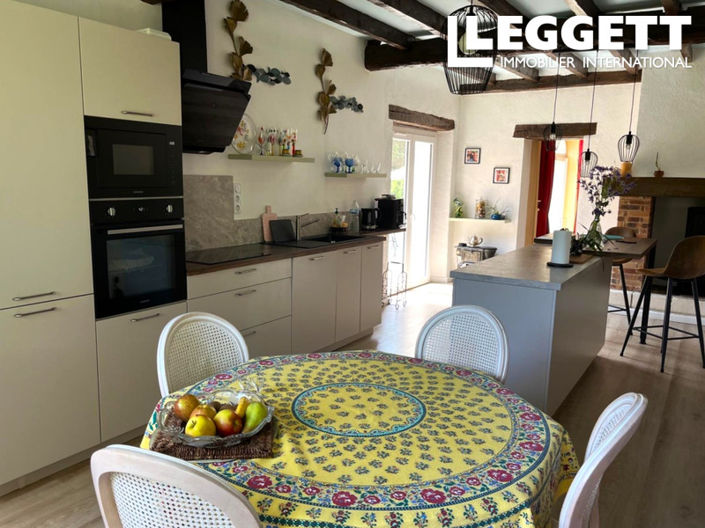 Image No.8-5 Bed House for sale