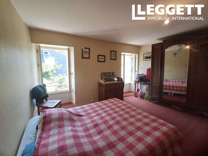 Image No.8-5 Bed House for sale