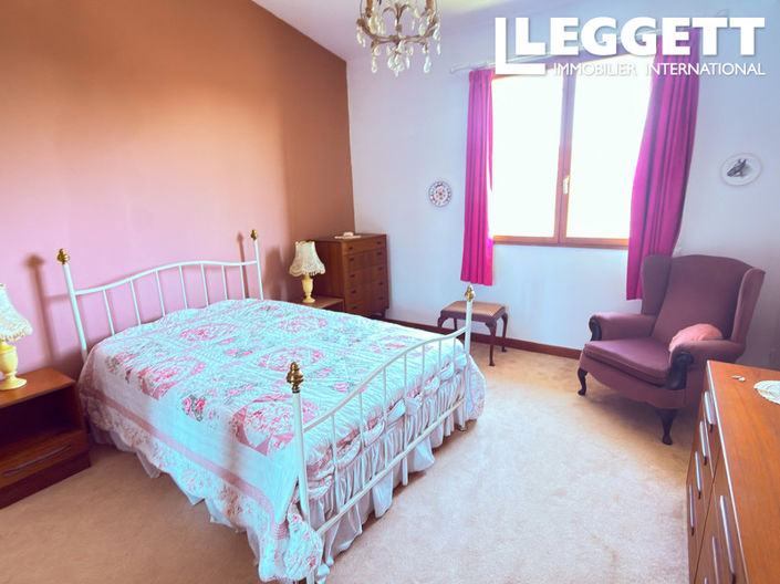 Image No.8-4 Bed House for sale