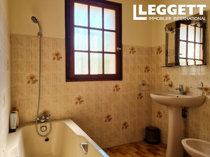 Image No.8-2 Bed House for sale