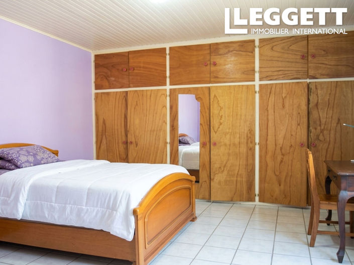 Image No.8-4 Bed House for sale