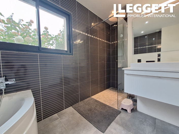 Image No.6-3 Bed House for sale