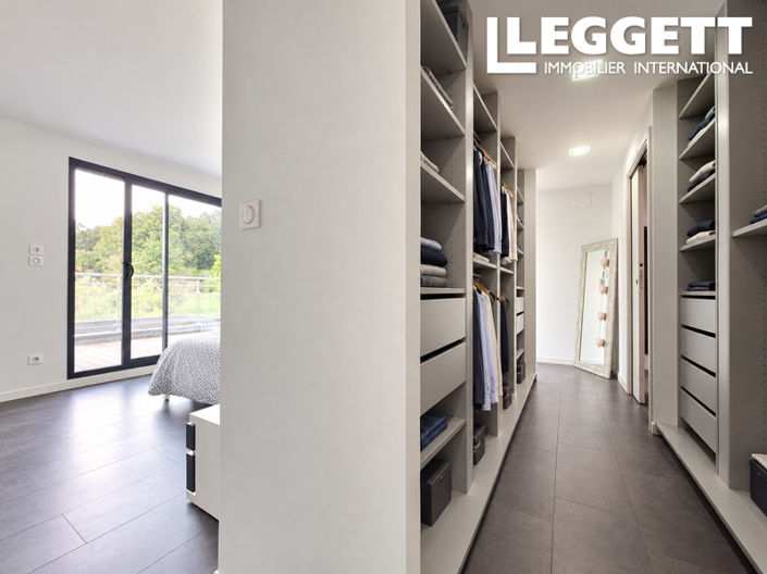 Image No.8-3 Bed House for sale