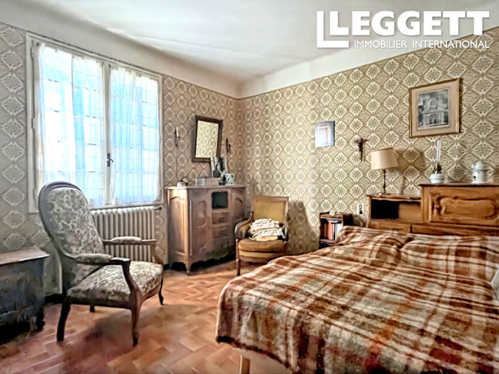 Image No.8-6 Bed House for sale