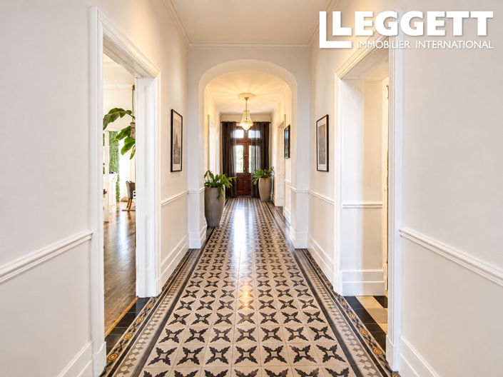 Image No.6-5 Bed House for sale
