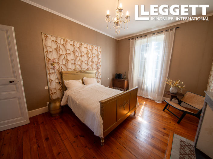 Image No.8-5 Bed House for sale
