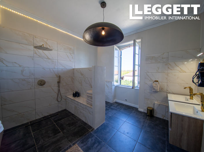 Image No.9-5 Bed House for sale