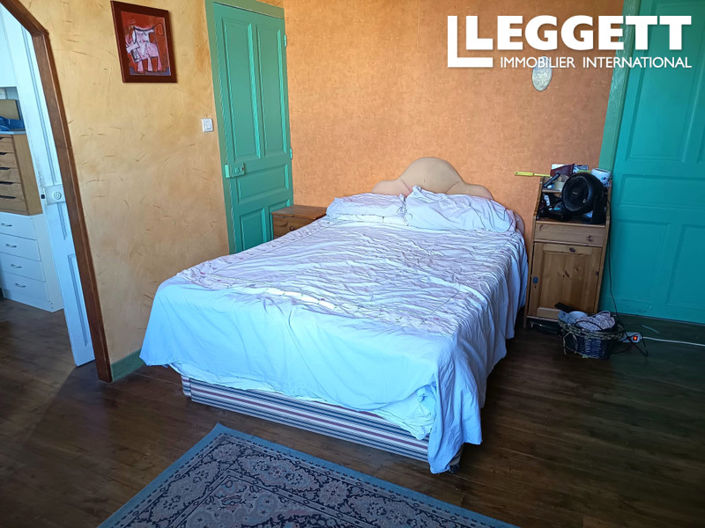 Image No.6-4 Bed House for sale