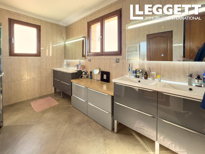 Image No.8-4 Bed House for sale