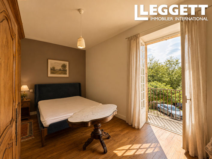 Image No.8-15 Bed House for sale