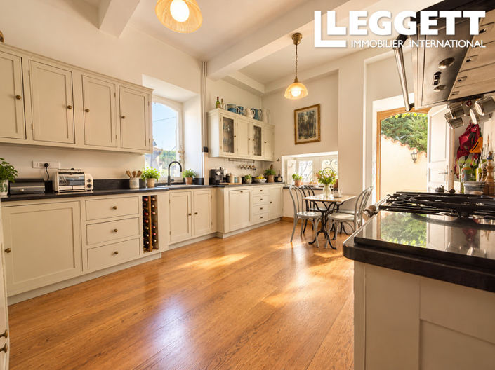 Image No.5-7 Bed House for sale