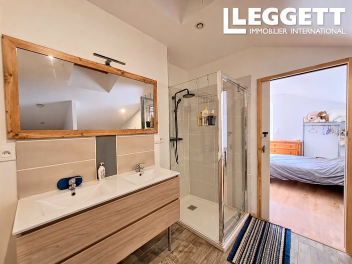 Image No.8-4 Bed House for sale