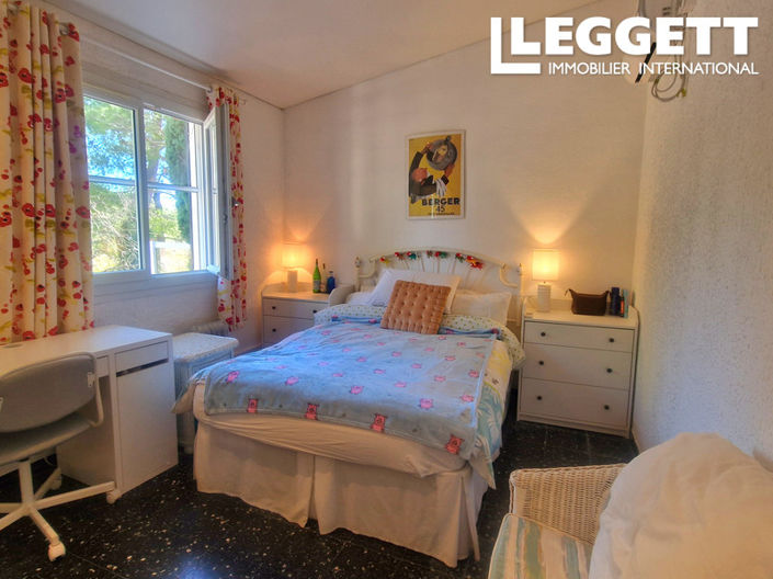 Image No.5-2 Bed House for sale