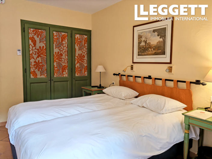 Image No.6-16 Bed Commercial for sale
