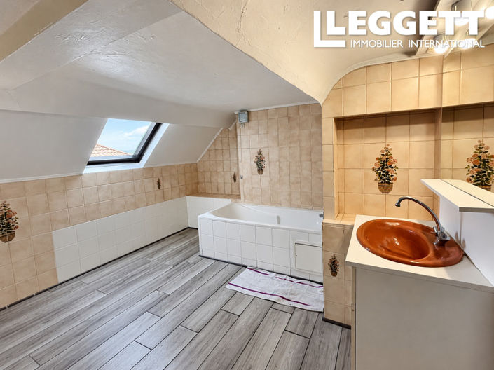 Image No.9-6 Bed House for sale