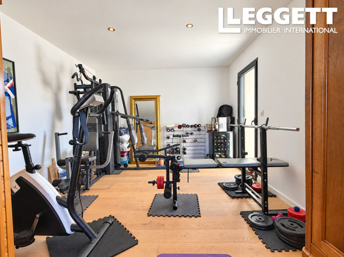 Image No.10-5 Bed House for sale