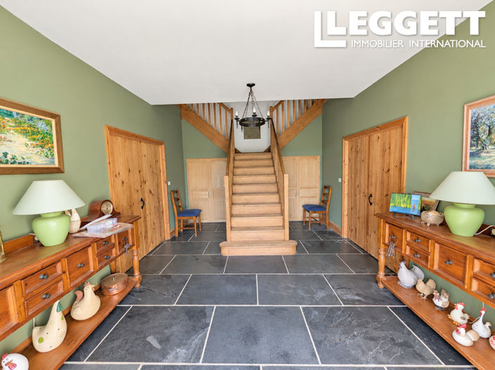 Image No.5-10 Bed House for sale