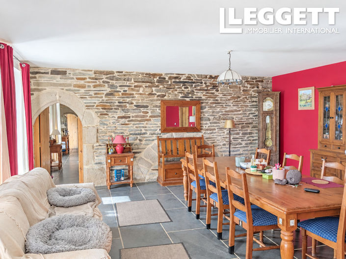 Image No.7-10 Bed House for sale