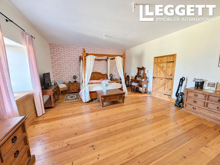Image No.9-10 Bed House for sale