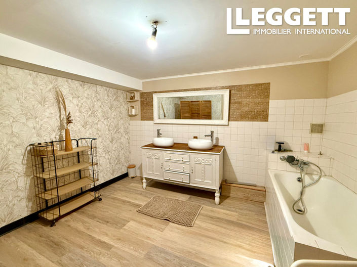 Image No.8-5 Bed House for sale