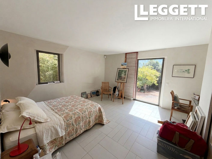 Image No.6-4 Bed House for sale