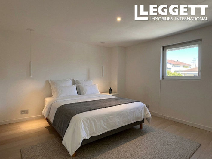Image No.5-2 Bed House for sale
