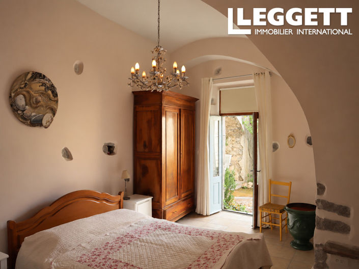 Image No.6-12 Bed Chateaux for sale
