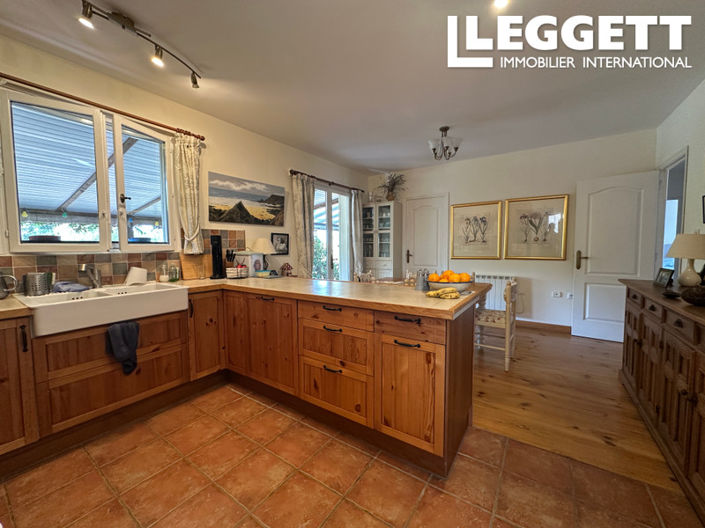 Image No.8-2 Bed House for sale