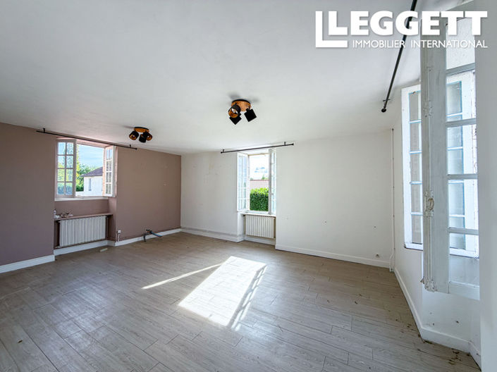 Image No.10-6 Bed Commercial for sale