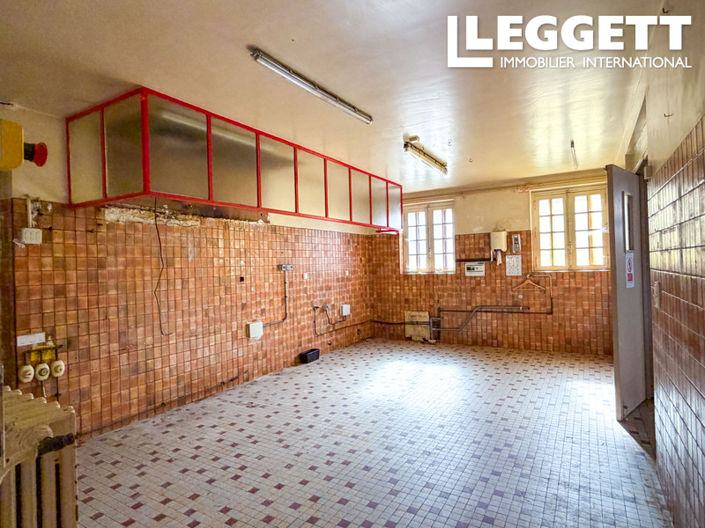 Image No.9-6 Bed Commercial for sale