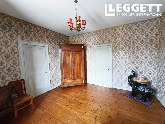 Image No.10-3 Bed House for sale