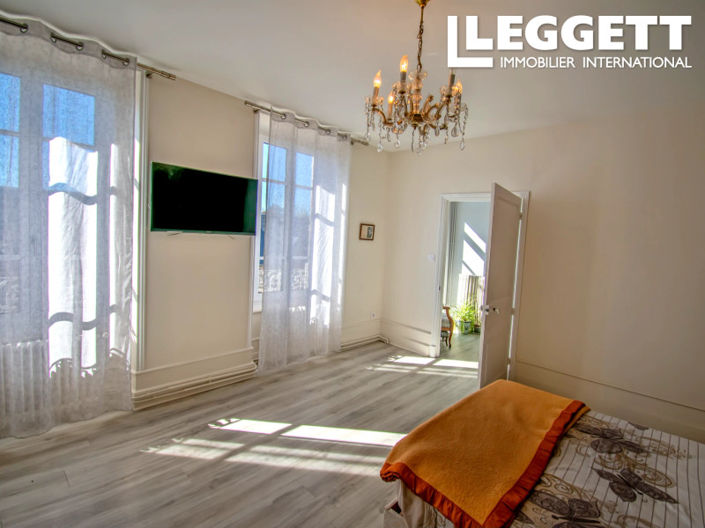 Image No.7-7 Bed House for sale