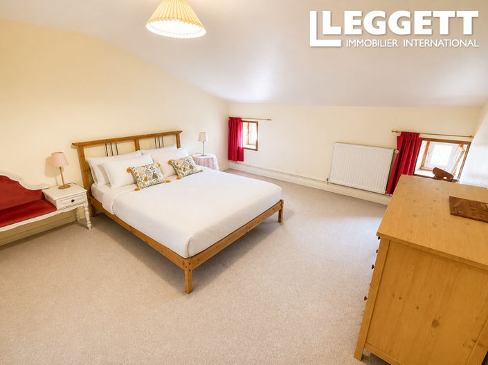 Image No.7-6 Bed House for sale