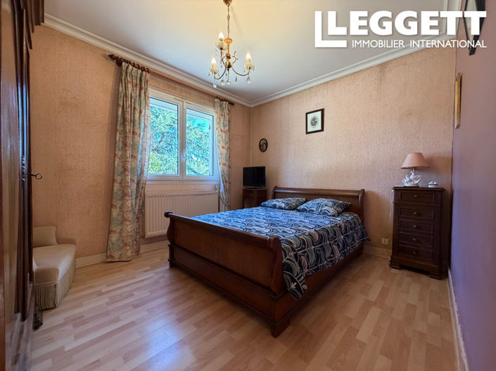 Image No.10-3 Bed House for sale