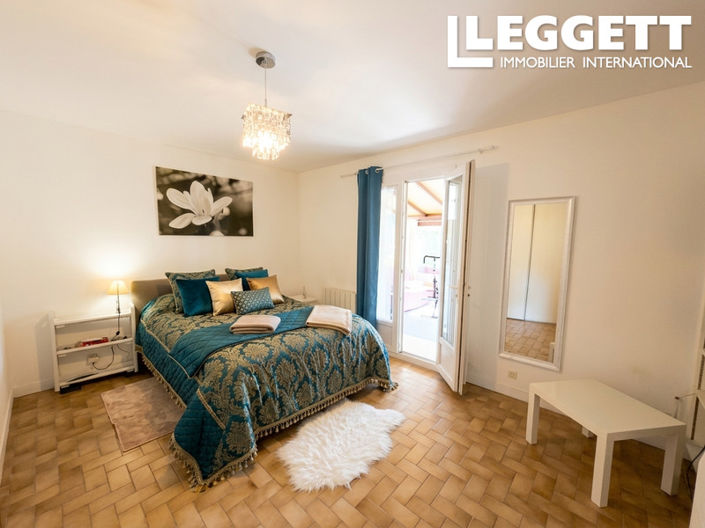 Image No.9-5 Bed House for sale
