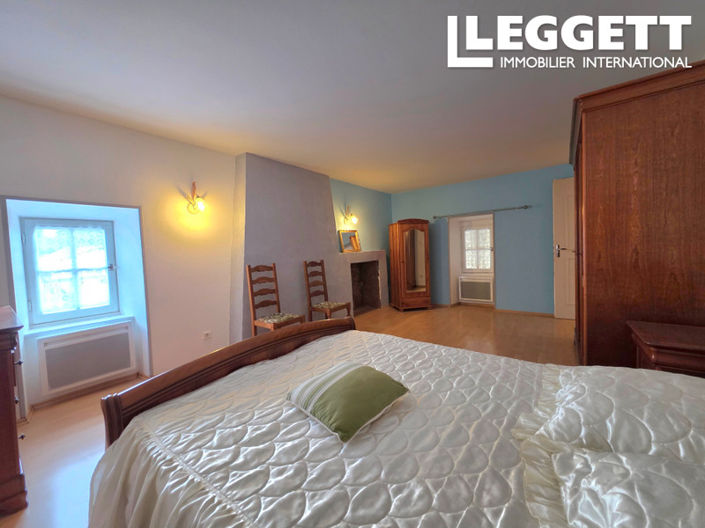 Image No.6-4 Bed House for sale