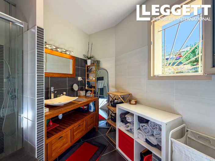 Image No.10-3 Bed House for sale