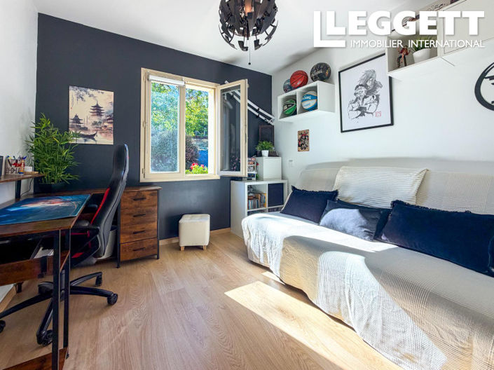 Image No.8-3 Bed House for sale