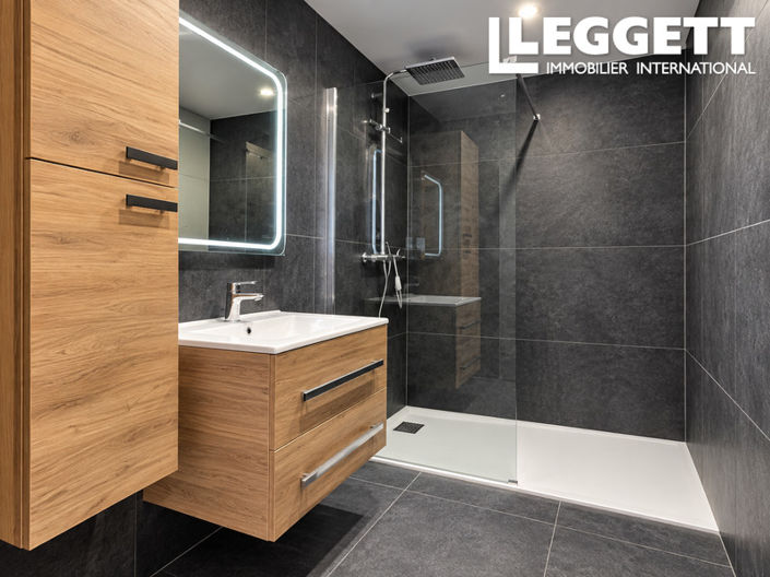 Image No.4-2 Bed House for sale