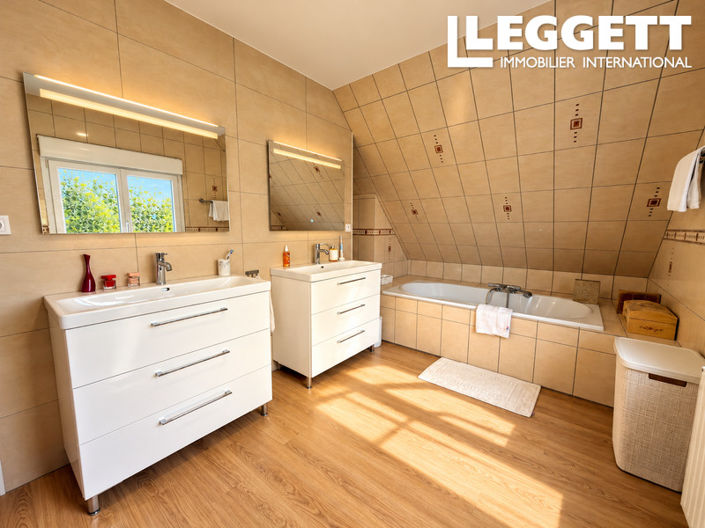 Image No.6-5 Bed House for sale